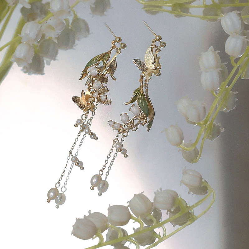 Brinco Assimétrico Orquídeas Branca