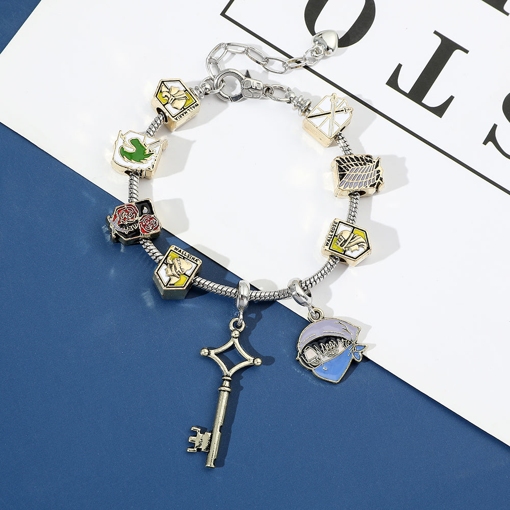 Berloques com Pulseira Attack on Titan
