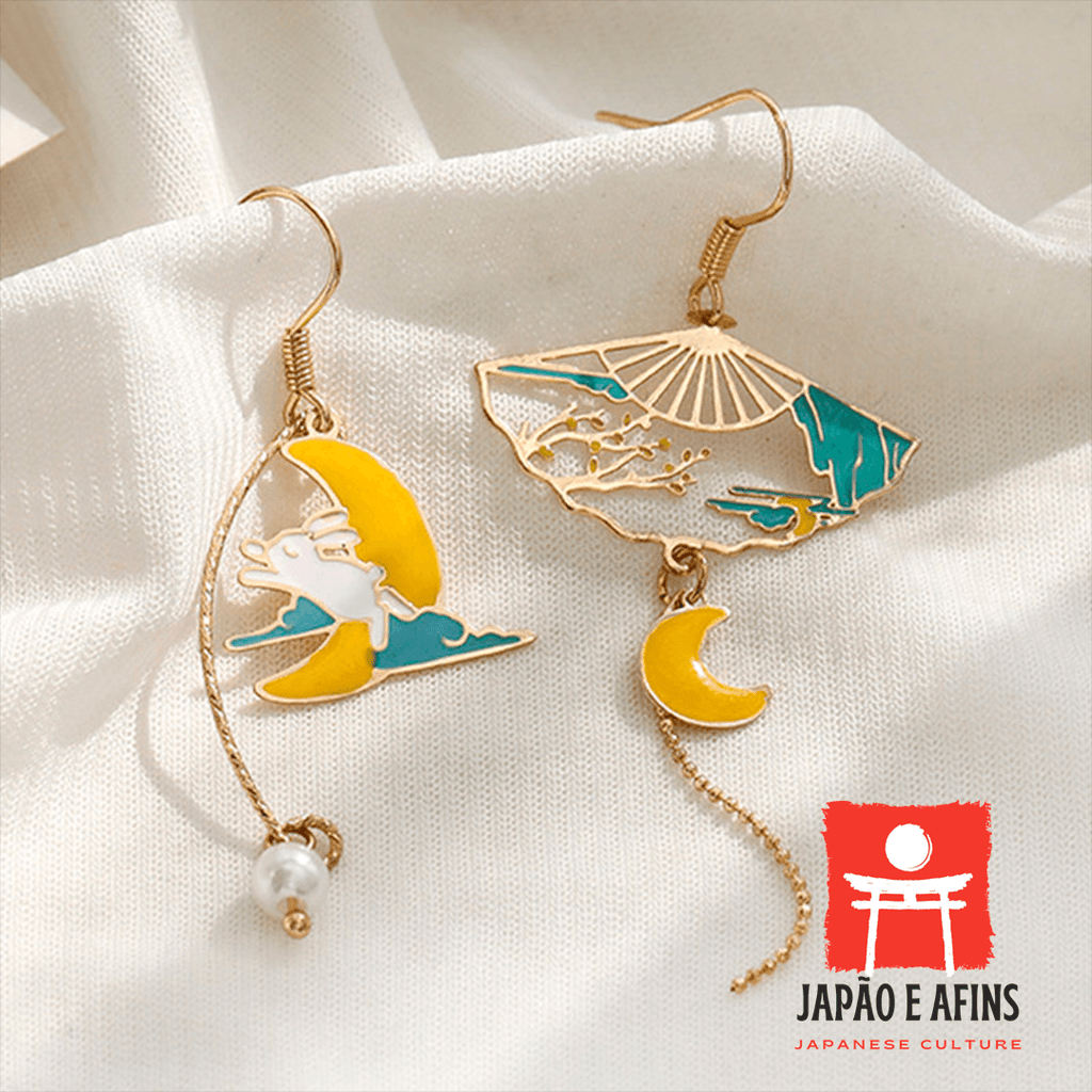 Brinco Assimétrico Leque e Coelho Lunar (Usagi) - Japão e Afins